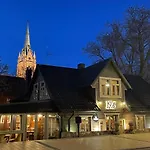 1925 *